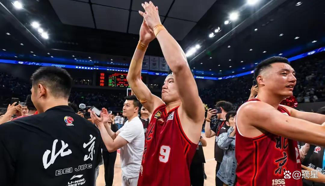 包含赛地聚焦：CBA季后赛关键时刻热度飙升，利物浦更衣室发声，气氛紧张，控场能力受关注的词条