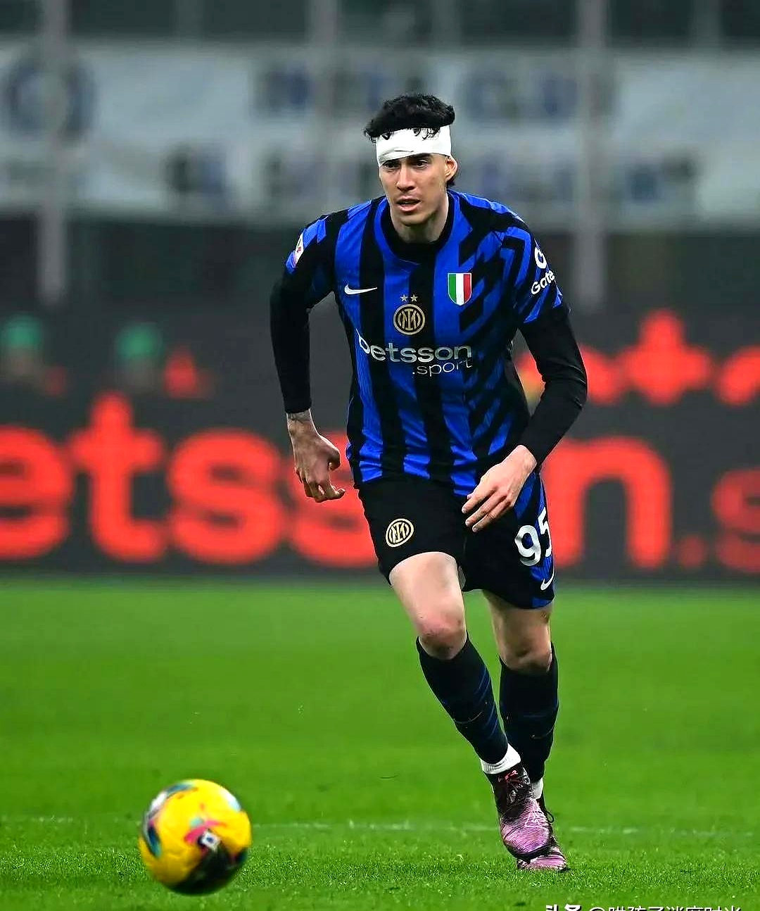 包含今晨意大利杯焦点战，国际米兰刷新队史纪录，悬念犹存，身体对抗强度拉满的词条